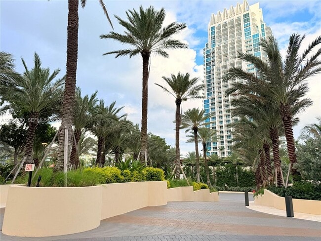 Building Photo - 300 South Pointe Dr