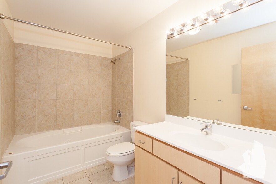 Building Photo - 630 N Franklin St