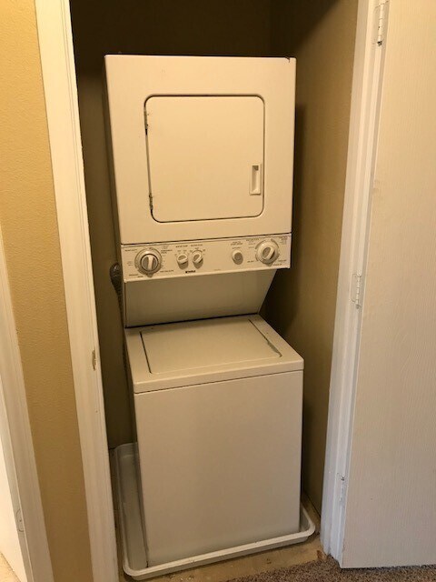 Building Photo - COMING SOON! 3 Bedroom/ 2.5 Bath Townhome