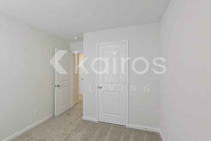 Building Photo - 2215 Banyon Cir