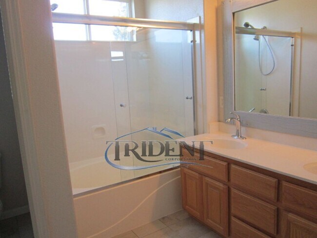 Building Photo - 3 bedroom 2 bath near schools and parks