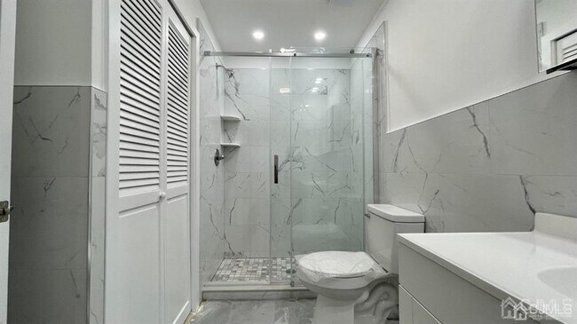 Building Photo - 263 Crosspointe Dr