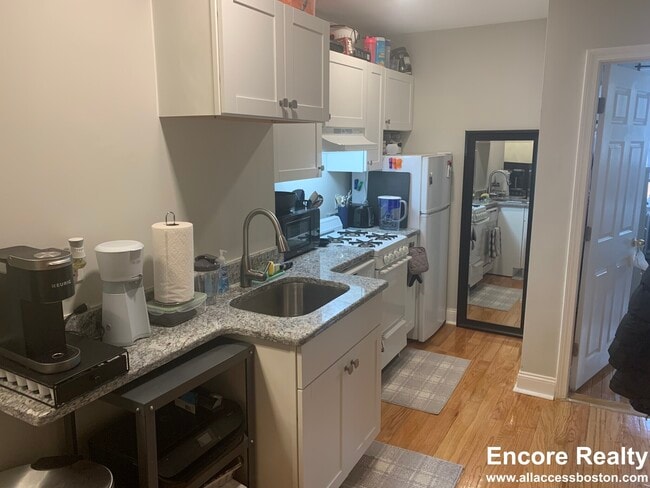 Building Photo - 38 Hemenway St