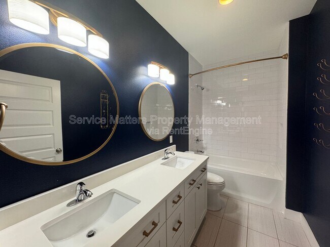 Building Photo - 1416 E Baars St