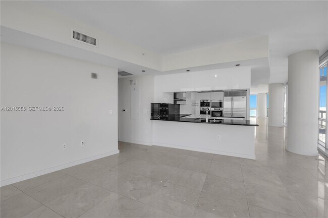 Building Photo - 17121 Collins Ave