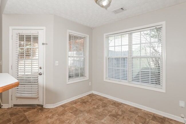 Building Photo - 3600 Biltmore Oaks Dr SE