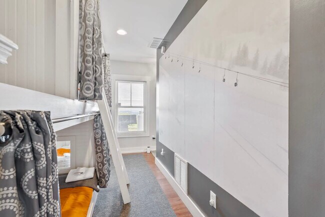 Building Photo - 140 Mystic Ridge Dr