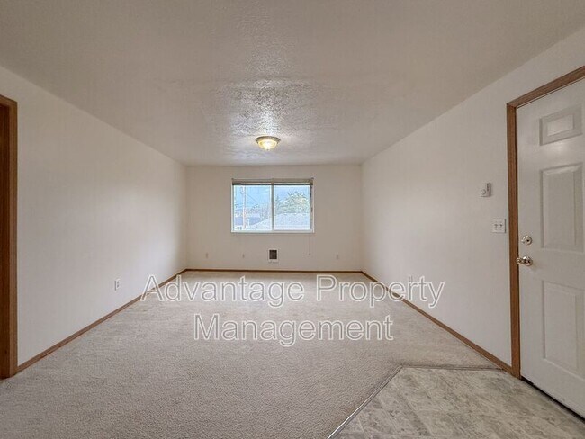 Building Photo - 240 S Monmouth Ave