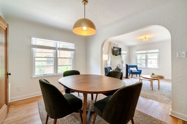 Building Photo - "Fully Furnished Monthly Rental - Newly Remodeled 2 bed Old Town bungalow "