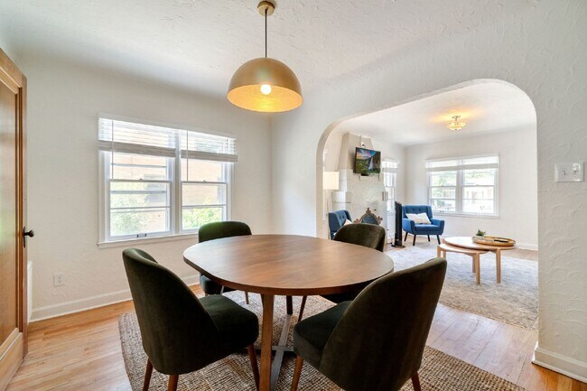 Building Photo - "Fully Furnished Monthly Rental - Newly Remodeled 4 bed Old Town bungalow"