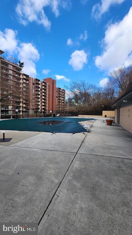 Building Photo - 1300 S Arlington Ridge Rd