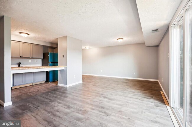 Building Photo - 12405 Hickory Tree Way