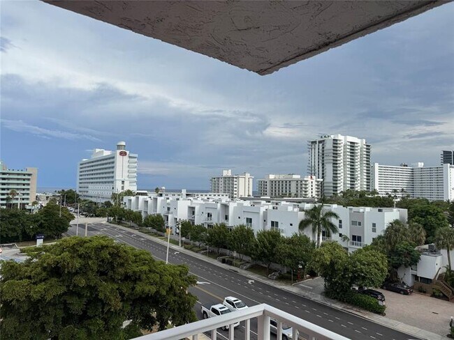 Building Photo - 3201 NE 14th Street Causeway