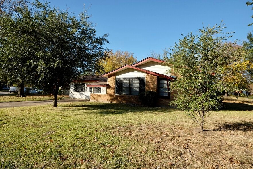 Building Photo - 3401 Princeton Dr