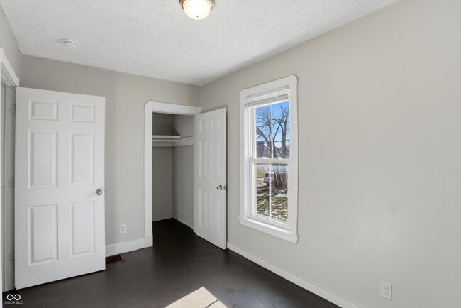 Building Photo - 510 N Beville Ave