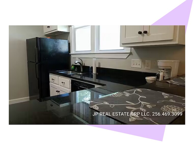 Building Photo - 713 4th Ave SE