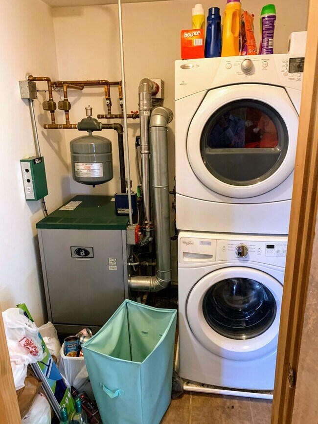 Building Photo - University Student Rental- Available for t...