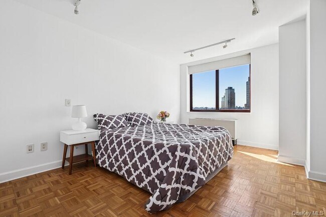 Building Photo - 4-74-74 48th Ave