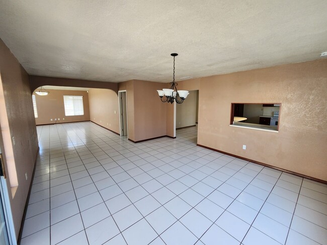 Building Photo - 3BD/2.5BA Single Story Home - 1950 Square ...