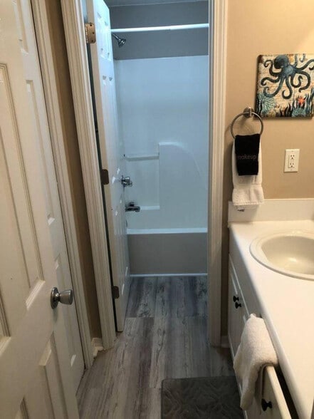 Building Photo - 1057 W Beach Blvd