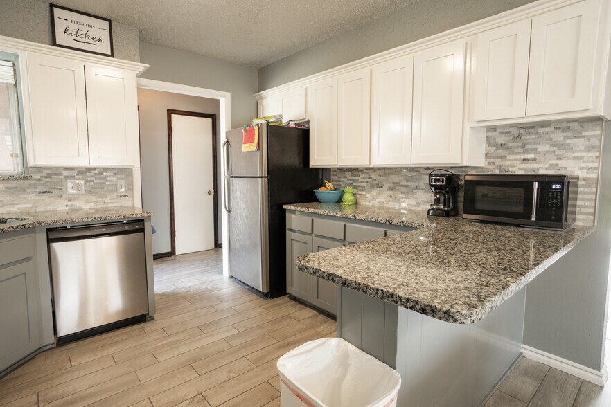 Building Photo - 2308 SW 76th St