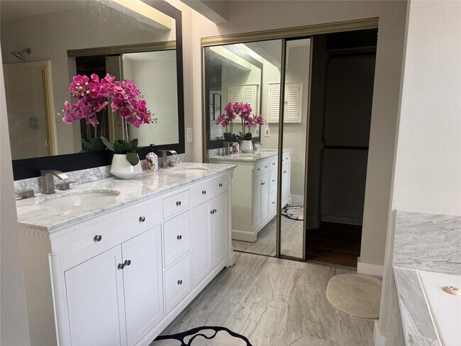 Building Photo - 15806 Oak Mountain Dr