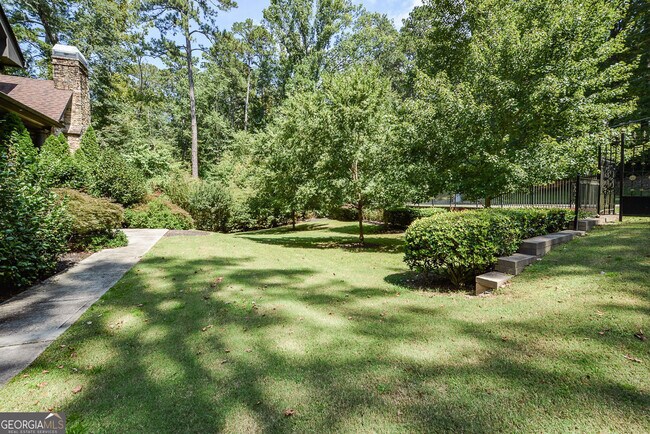 Building Photo - 2210 Spalding Dr