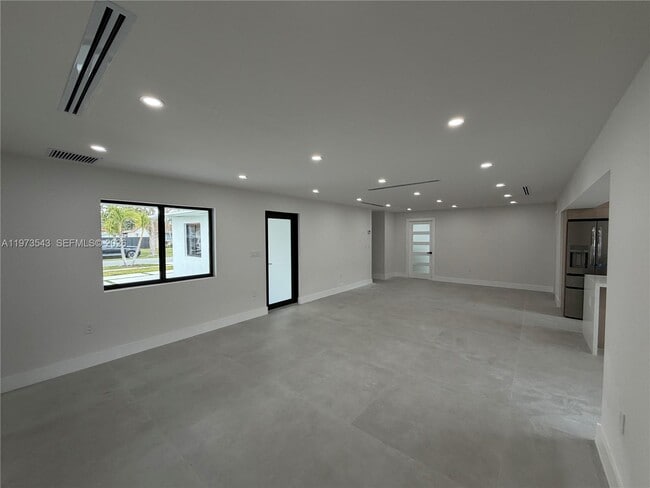 Building Photo - 9410 SW 55th St