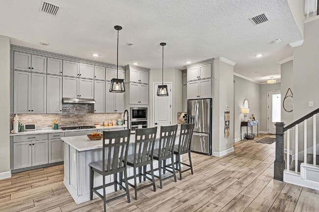 Building Photo - Like New Luxury Home For Rent In St. John County.