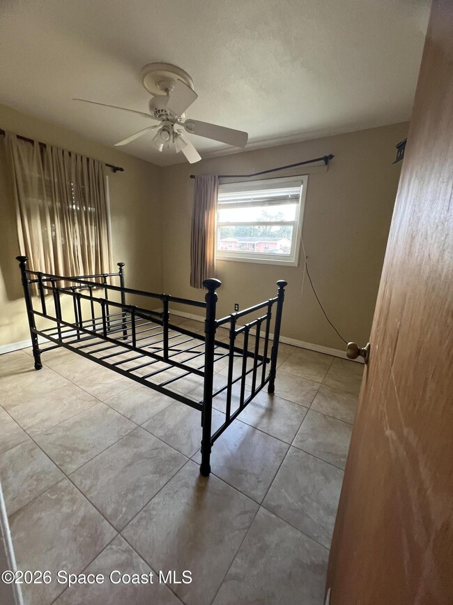 Building Photo - 304 Crown Blvd