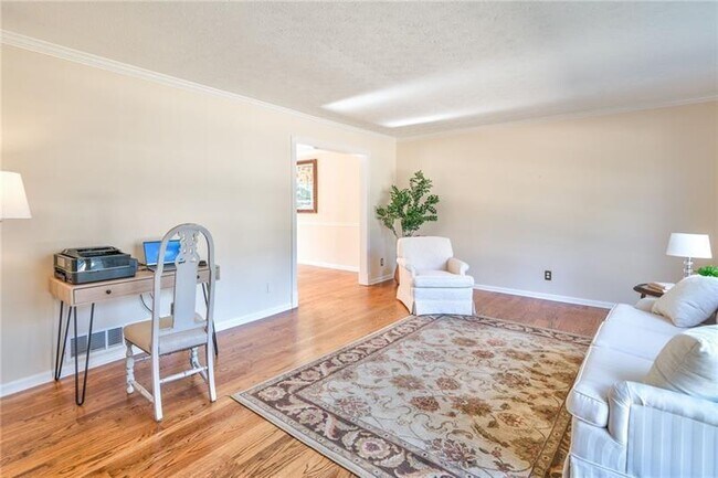 Building Photo - 4010 Mansion Dr