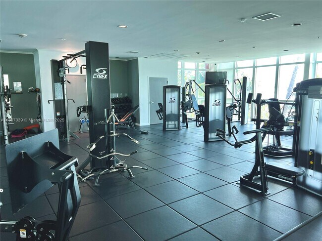 Building Photo - 1155 Brickell Bay Dr