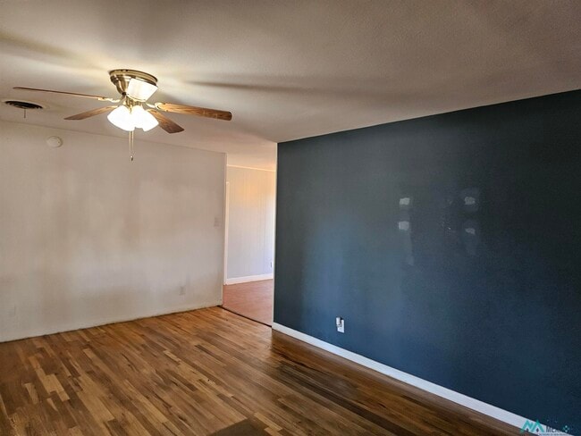 Building Photo - 521 John Doe St