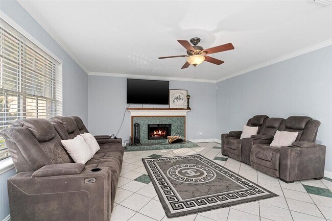 Building Photo - 9942 Villa Verde Dr