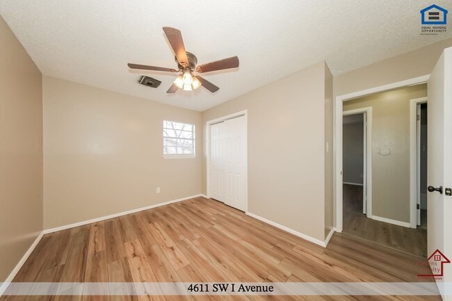 Building Photo - 4611 SW I Ave