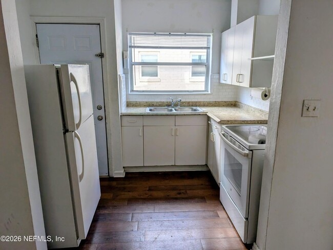 Building Photo - 2136 College St