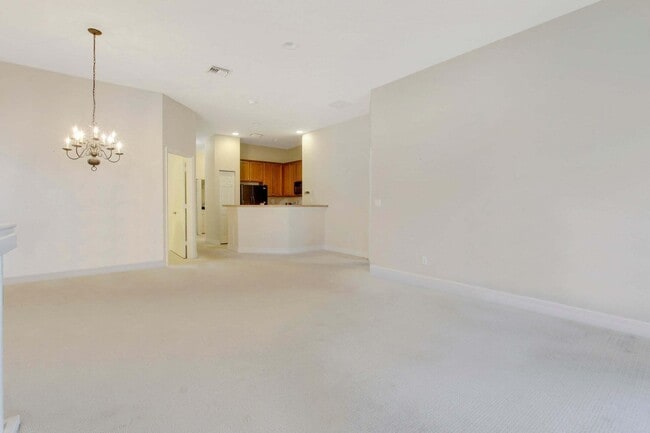 Building Photo - 4921 Bonsai Cir