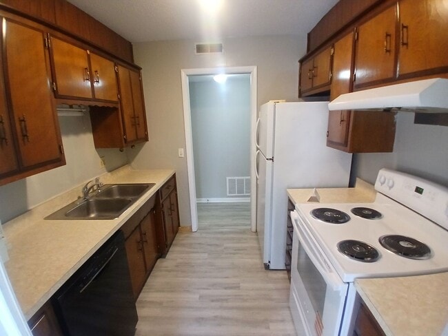 Building Photo - Dishwasher Included