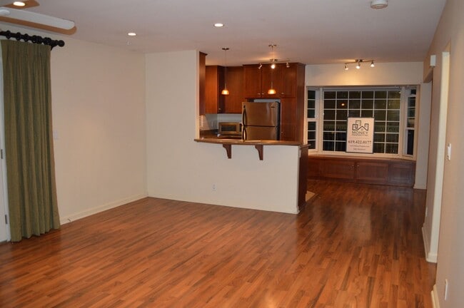 Building Photo - 1 Bedroom Condo in Mission Hills