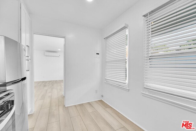 Building Photo - 926 N Spaulding Ave