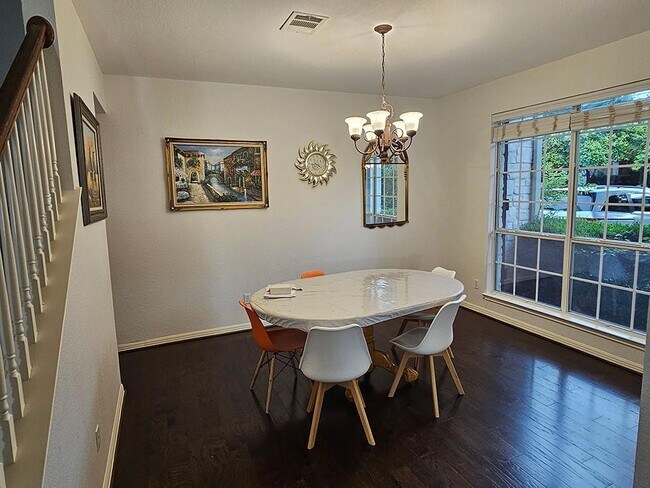 Building Photo - 1549 Homewood Cir