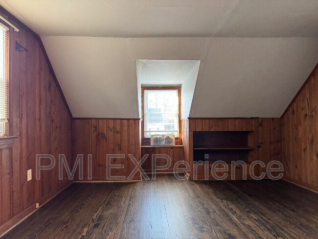 Building Photo - 2204 Ramblewood Dr