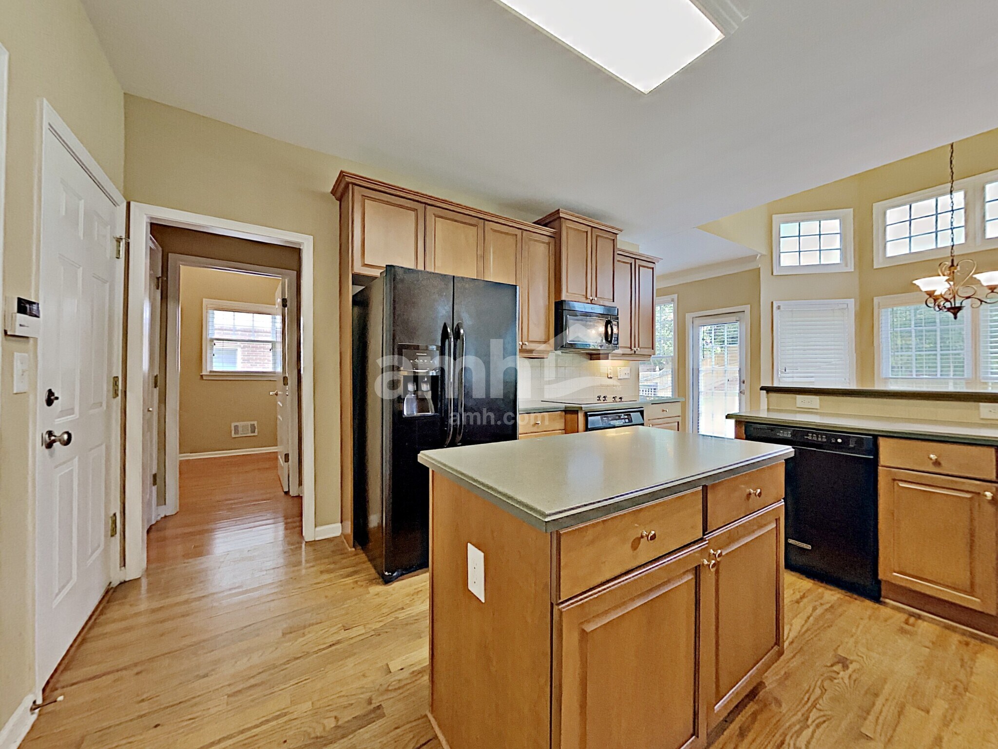 Building Photo - 1758 Crossvale Dr
