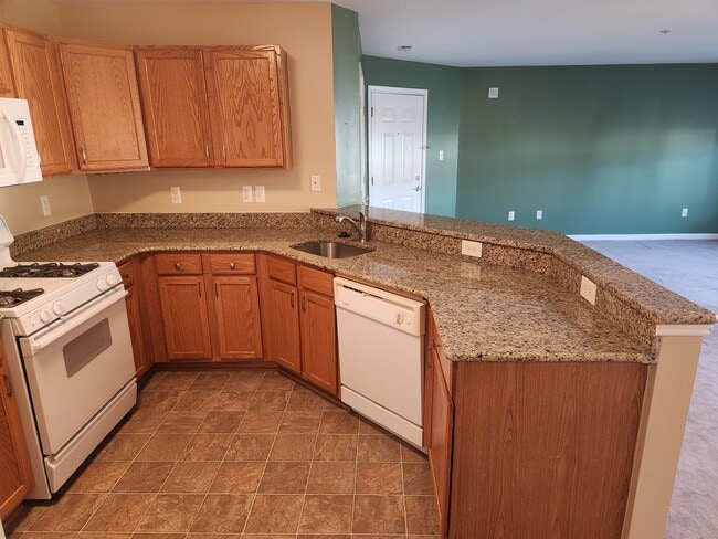 Building Photo - 2026 Windsong Dr