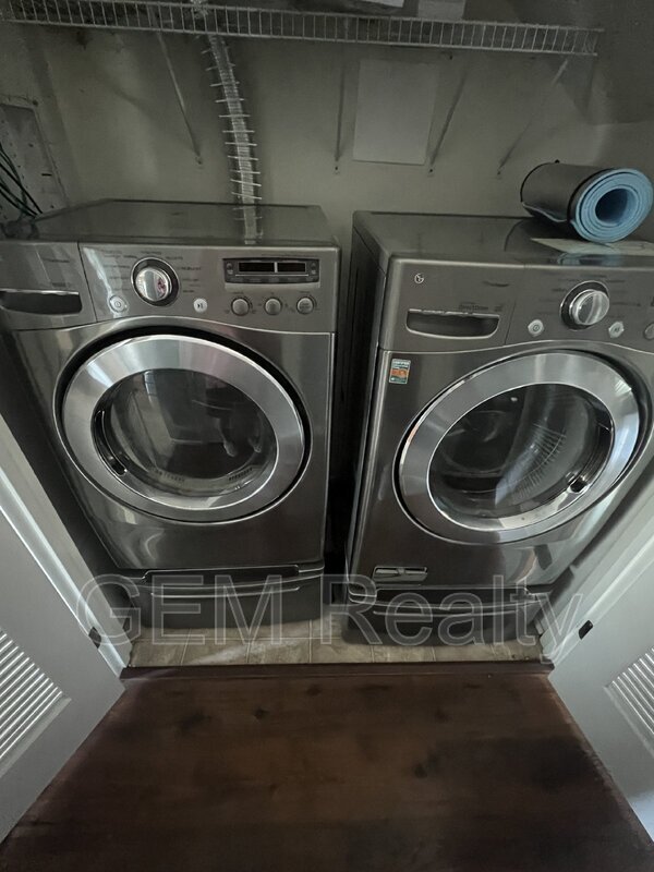 Building Photo - 7120 Azalea Dr