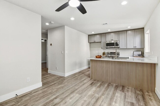 Building Photo - Home for Rent in  Midtown, Sacramento!  2 Bed/ 2 Bath