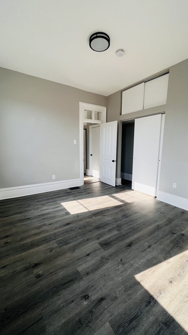 Building Photo - 517 Armandale St