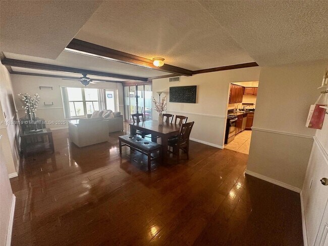 Building Photo - 3000 E Sunrise Blvd