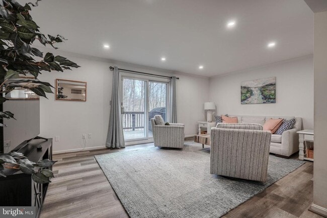 Building Photo - 28 Salthill Ct