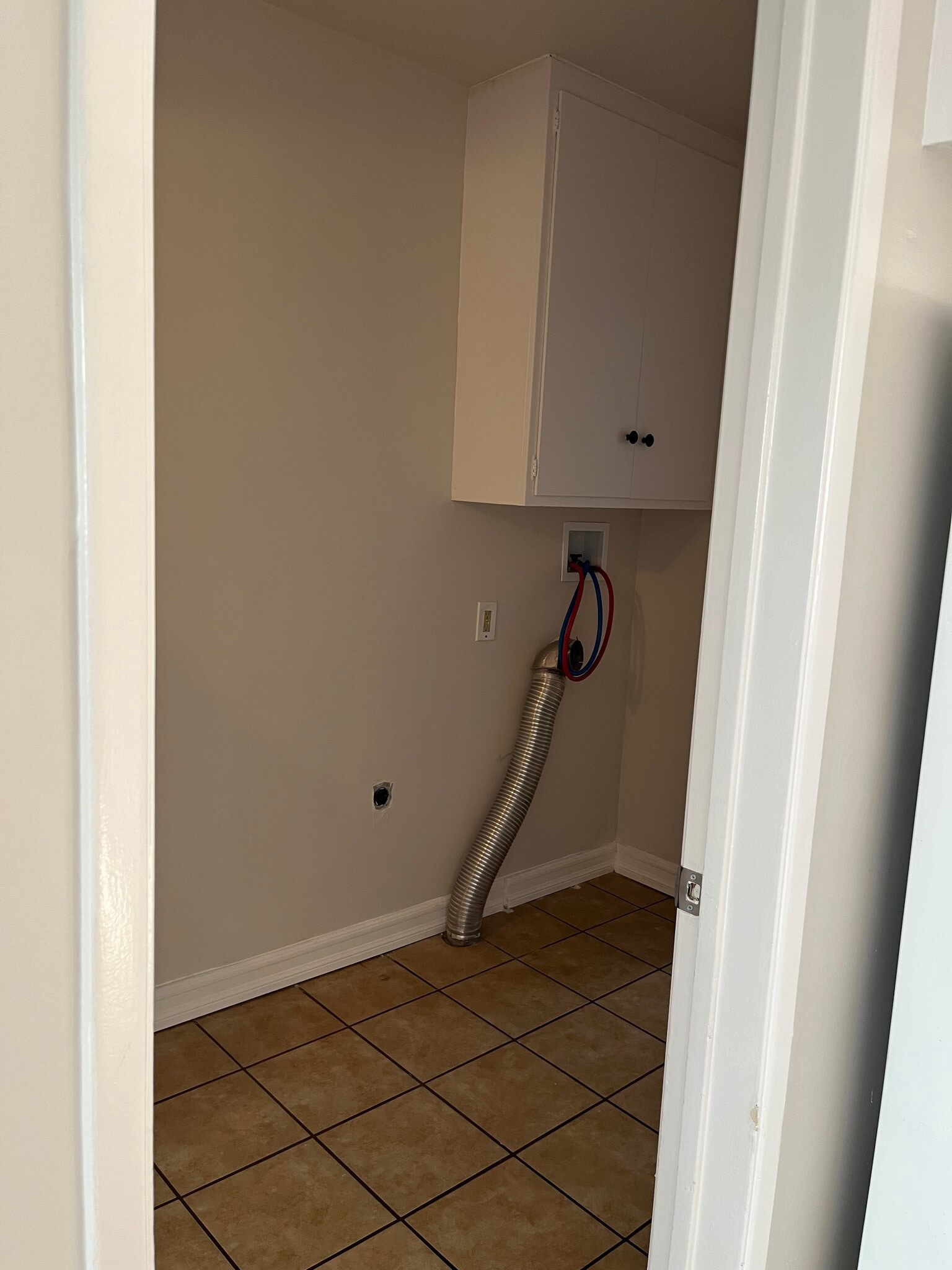 Unit B - Washer/Dryer Hook-up - 2411 Harriman Ln